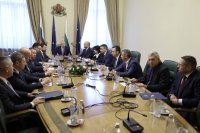 НА ЖИВО: Брифинг след съвещанието при премиера след санкциите на САЩ срещу "Роснефт" и "Лукойл"