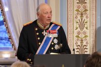 Норвежкият крал Харалд се пошегува с документален филм за дъщеря му
