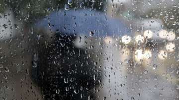 Жълт и оранжев код за валежи в понеделник, температурите падат