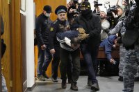 Задържаха над 80 души след уличен бой в Москва