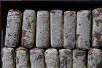 Властите в Ирландия задържаха предполагаем кокаин за милиони евро