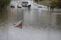 Под вода: Дъждът и столицата - блокиран трафик, преливащи шахти и закъснели за работа (ОЗБОР)