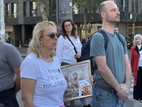 Майката на един от загиналите в Нови Сад започна гладна стачка пред парламента (СНИМКИ и ВИДЕО)