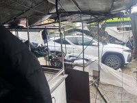 Кола се вряза в сергии на кооперативния пазар в Казанлък (СНИМКИ)