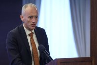 Красимир Вълчев: Очаква се през януари да влезе в сила забраната на мобилни телефони в училищата