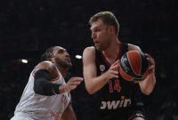 Везенков и Олимпиакос издържаха теста срещу Апоел в Евролигата (ВИДЕО)