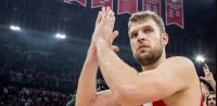 Стабилен Везенков и три поред за Олимпиакос в Евролигата (ВИДЕО)
