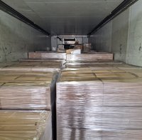 Над 20 тона заготовки за цигарени кутии задържаха митническите служители във Видин