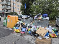 Край на кризата с цветните контейнери в София