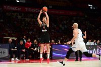 Александър Везенков и Олимпиакос продължават да трупат победи в Гърция