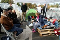 Майка на загинал младеж в Нови Сад в болница след 12 дни гладна стачка пред сръбския парламент