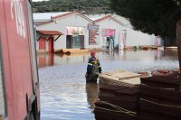 Лошо време в Гърция: Проливни дъждове наводниха пътища и магазини