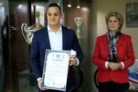 Плувецът Цанко Цанков дари на Музея на спорта плувната си шапка и очилата от 24-часовото плуване в Дунав