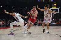 Везенков и Олимпиакос си припомниха вкуса на успеха в Евролигата (ВИДЕО)