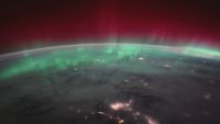 Астронавти от МКС заснеха спиращи дъха кадри на северно сияние