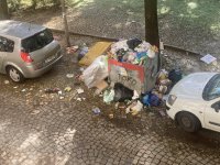 20 000 ролки с чували за смет раздават в район „Слатина“, подготвят се за криза с боклука