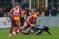 Фенербахче спаси точка в дербито с Галатасарай в последните секунди