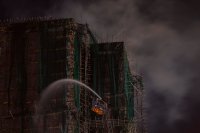 Най-малко 94 са вече жертвите от пожара в няколко небостъргача в Хонконг