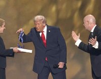 Тръмп получи награда за мир от ФИФА