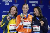 Марит Стеенберген спечели два златни медала с европейски рекорди на шампионата в малък басейн