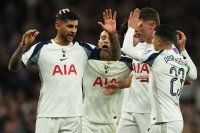 Тотнъм победи Славия Прага с два гола от дузпа и автогол