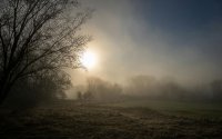 Слънчева сряда, преди обяд на места с мъгли