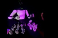 Роботът Optimus стана център на внимание след падане по време на демонстрация в Маями