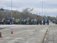 Блокадите на границата с Гърция продължават