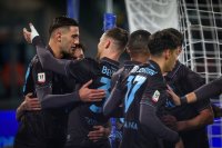 Наполи продължи напред за Купата на Италия след дузпи и труден мач с Каляри