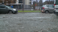 Възстановено е движението по бул. "Стамболийски" в Пловдив, след като по-рано днес остана под вода