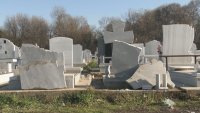 Разследват масов вандалски акт на Централните софийски гробища