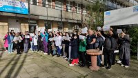 Специалистите по здравни грижи протестираха, властта обеща програма, с която да ги подпомага финансово