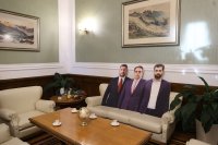 Делян Пеевски представи "Музей на сглобката" в кабинета си (СНИМКИ)