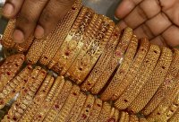 Цената на златото мина за първи път границата от 4400 долара за тройунция