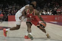 Сейбън Лий сменя Олимпиакос с Анадолу Ефес