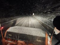 Повече от 30 часа вали сняг на прохода "Шипка", има опасност от "черен лед"