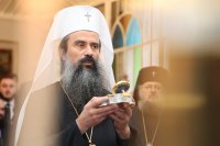 Патриарх Даниил подари частица от мощите на патриарх Евтимий на Българската екзархия в Шишли (СНИМКИ)