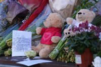 Горящи свещички или бенгалски огньове може да са причинили трагедията в Кран Монтана?