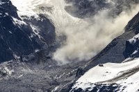 Лавина отне живота на един и рани двама в Северна Италия