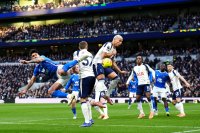 Кризата на Тотнъм като домакин продължава и през новата година след реми със Съндърланд