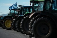 Гръцките фермери продължават с пътните блокади