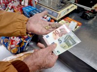 Първи работен ден в новата валута: Как протича преходът към евро?