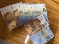 Младежи опитаха да пазаруват с фалшиви евробанкноти във Велико Търново