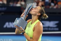 Aрина Сабаленка защити тилата си в Бризбейн