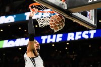 Виктор Уембаняма изведе Сан Антонио до победа срещу Бостън