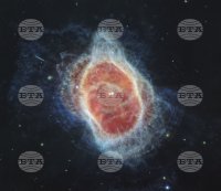 Бяло джудже създава цветна ударна вълна в Космоса