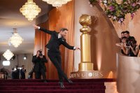 На червения килим на "Златен глобус": Звездите избраха черното и блясъка на стария Холивуд