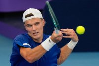 Якуб Меншик и Себастиан Баес се срещат на финала в Окланд