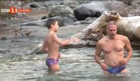 Деца от клуб по плуване се потопиха в ледените води на р. Първенецка
