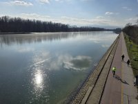 Гребният канал на Пловдив замръзна, увеличиха охраната